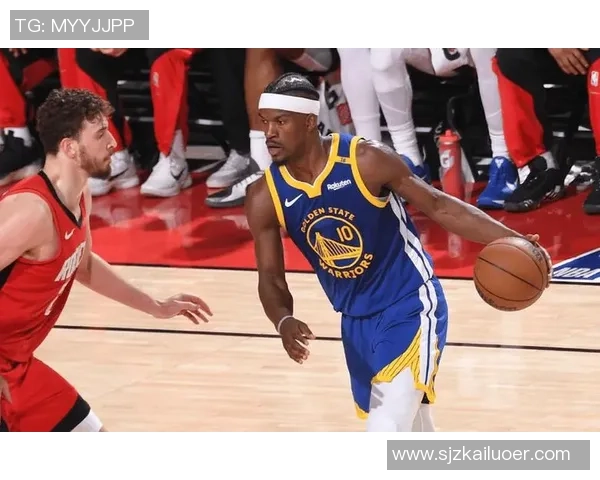 火箭队与勇士队激战第4场争夺季后赛关键胜利的精彩对决